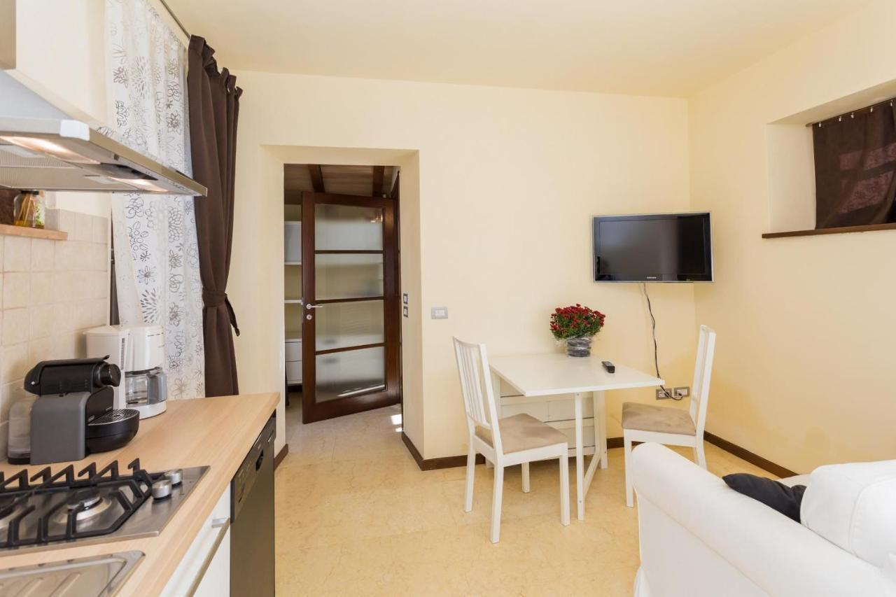 Antico Casale Tiravento Aparthotel Passignano sul Trasimeno Bagian luar foto