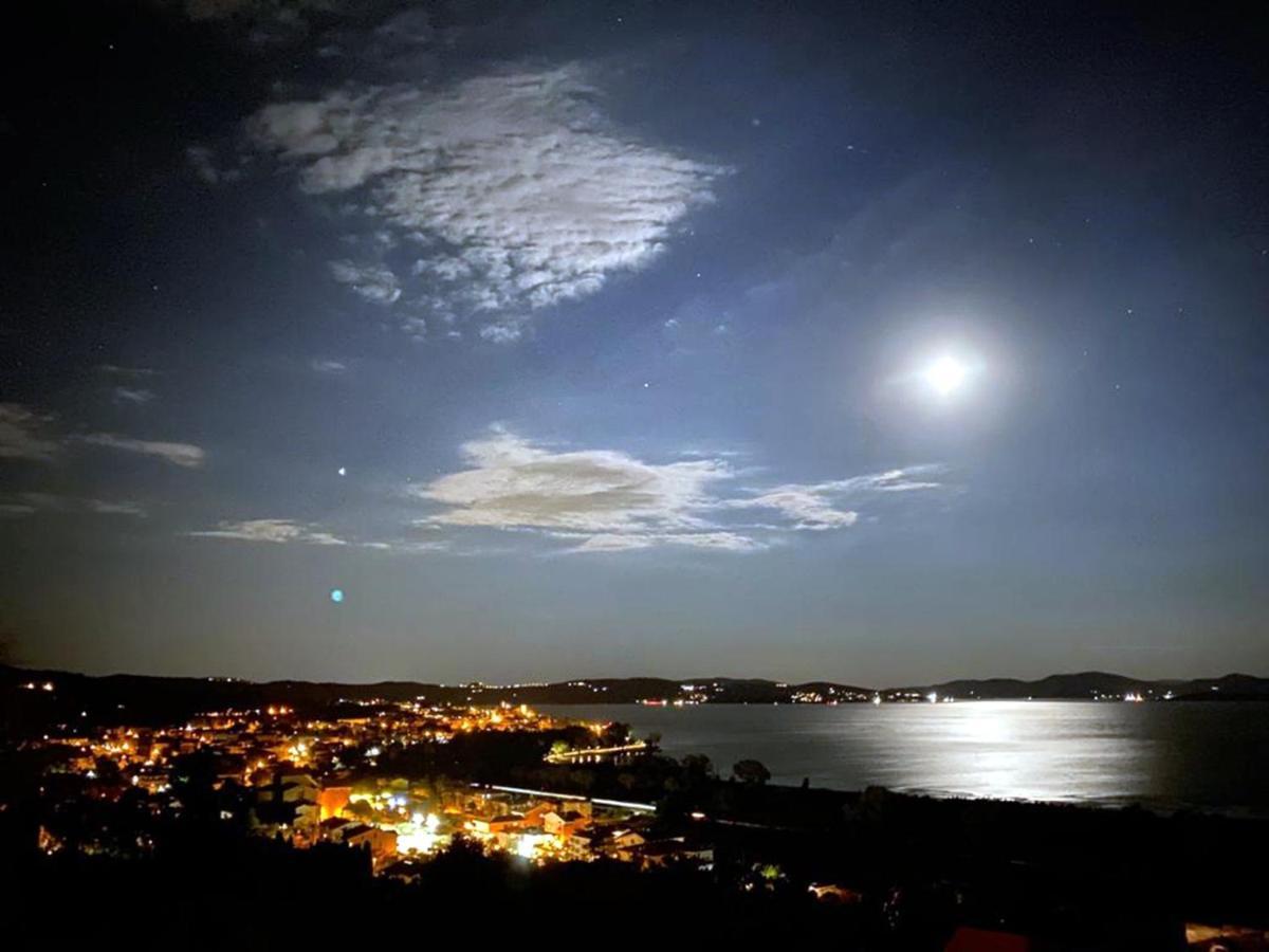 Antico Casale Tiravento Aparthotel Passignano sul Trasimeno Bagian luar foto