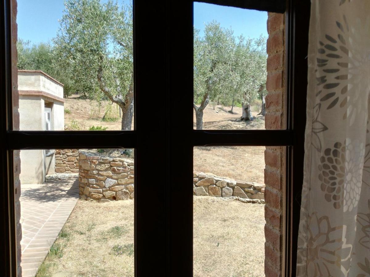 Antico Casale Tiravento Aparthotel Passignano sul Trasimeno Bagian luar foto