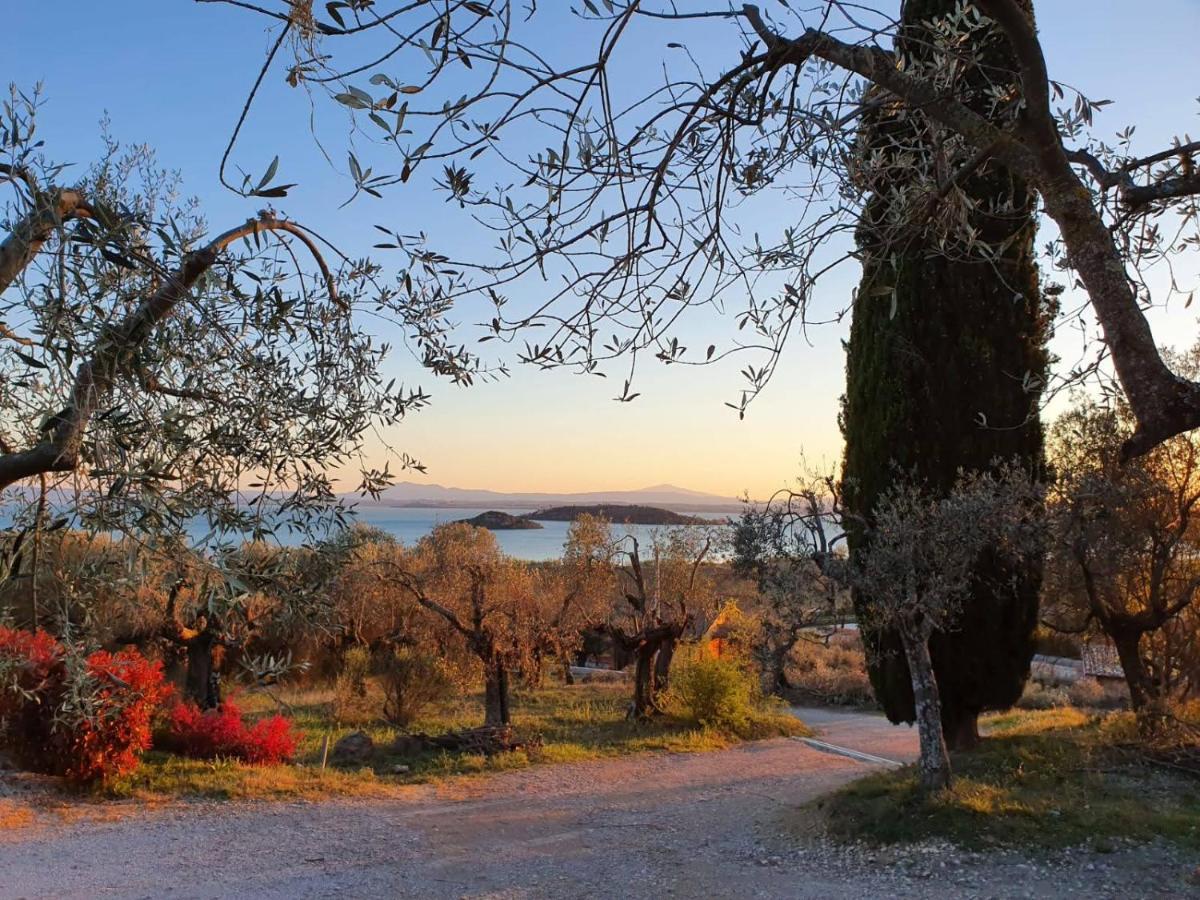 Antico Casale Tiravento Aparthotel Passignano sul Trasimeno Bagian luar foto