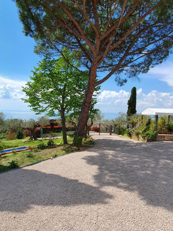 Antico Casale Tiravento Aparthotel Passignano sul Trasimeno Bagian luar foto
