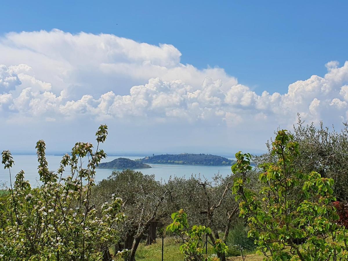 Antico Casale Tiravento Aparthotel Passignano sul Trasimeno Bagian luar foto