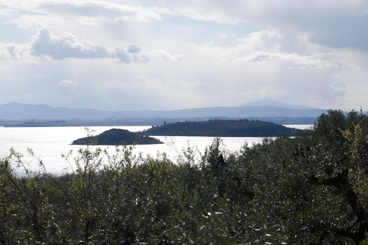 Antico Casale Tiravento Aparthotel Passignano sul Trasimeno Bagian luar foto