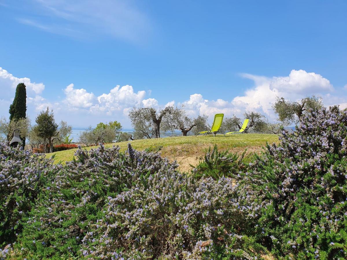 Antico Casale Tiravento Aparthotel Passignano sul Trasimeno Bagian luar foto