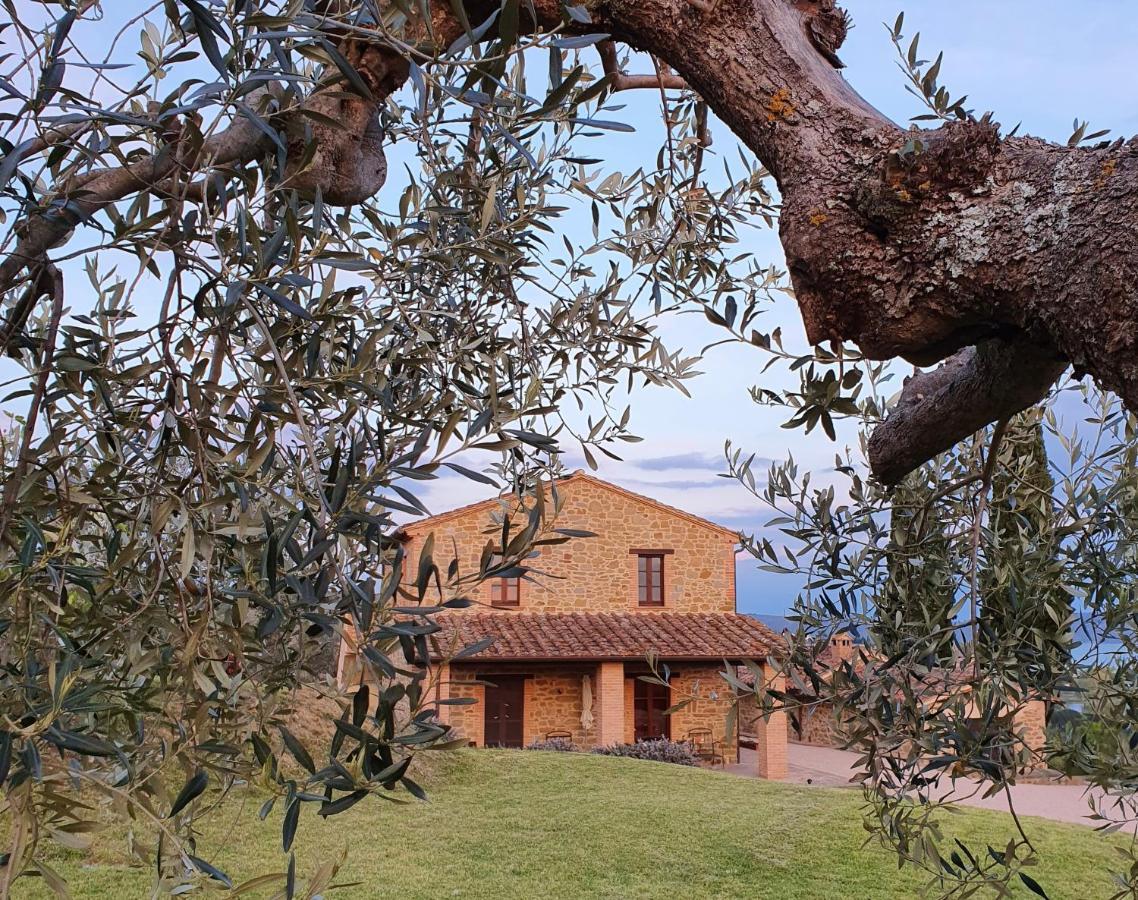 Antico Casale Tiravento Aparthotel Passignano sul Trasimeno Bagian luar foto