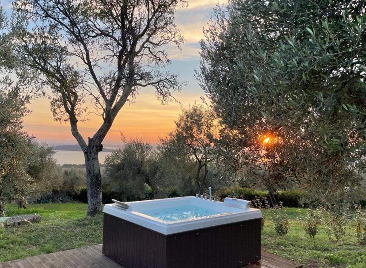 Antico Casale Tiravento Aparthotel Passignano sul Trasimeno Bagian luar foto