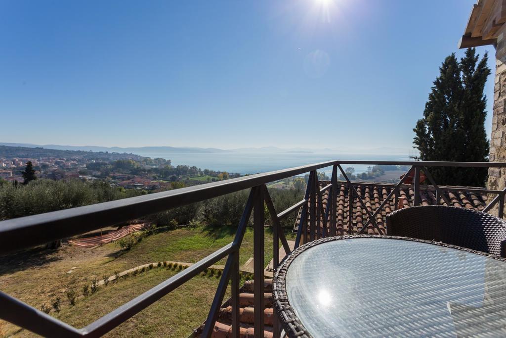 Antico Casale Tiravento Aparthotel Passignano sul Trasimeno Ruang foto