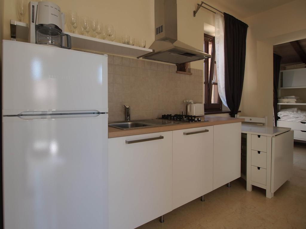 Antico Casale Tiravento Aparthotel Passignano sul Trasimeno Ruang foto