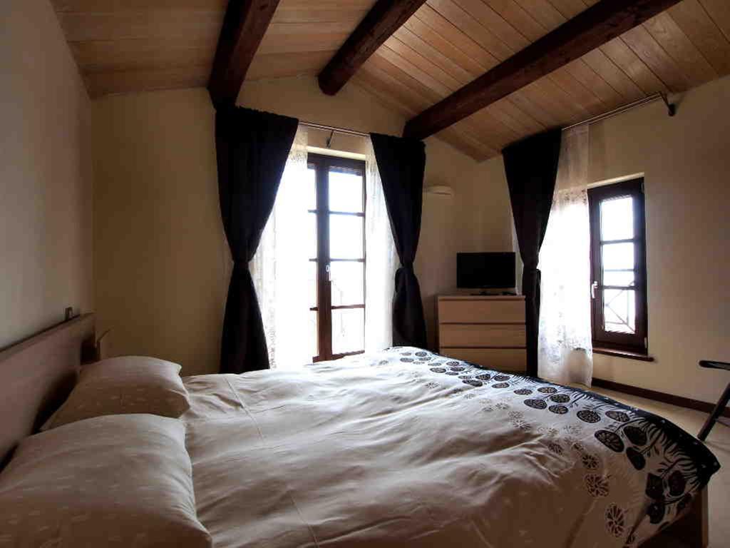 Antico Casale Tiravento Aparthotel Passignano sul Trasimeno Ruang foto