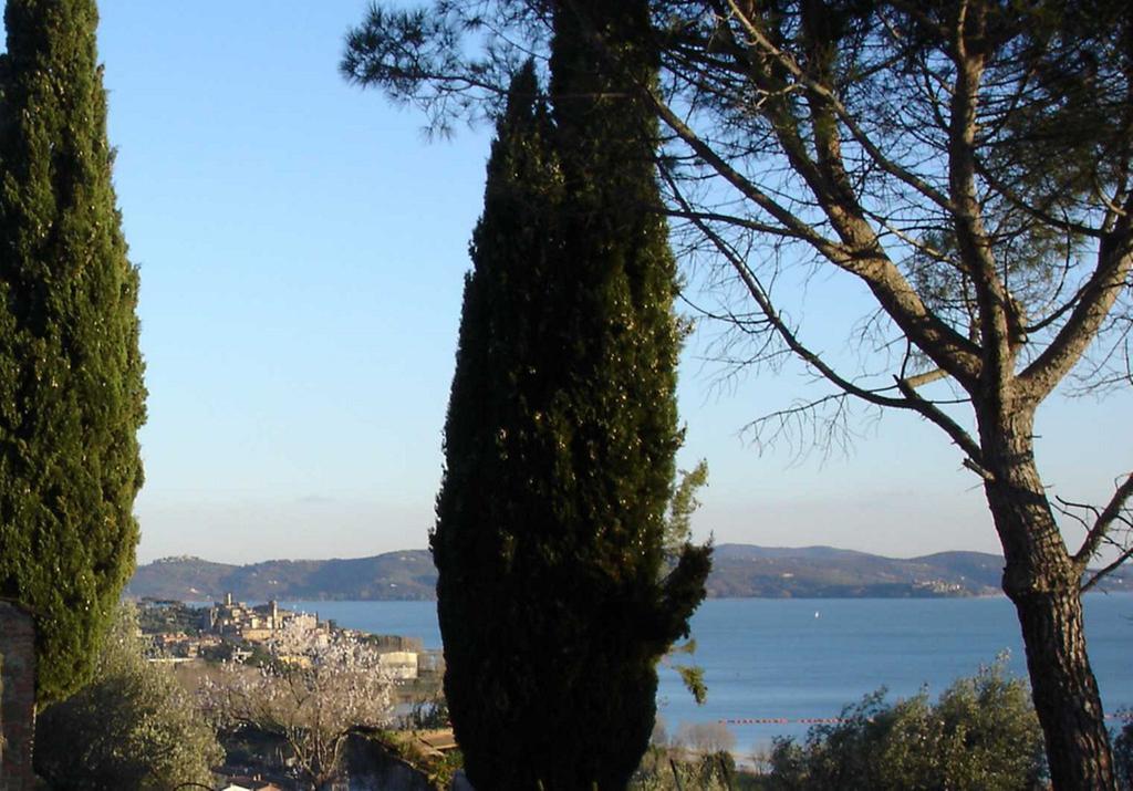 Antico Casale Tiravento Aparthotel Passignano sul Trasimeno Ruang foto