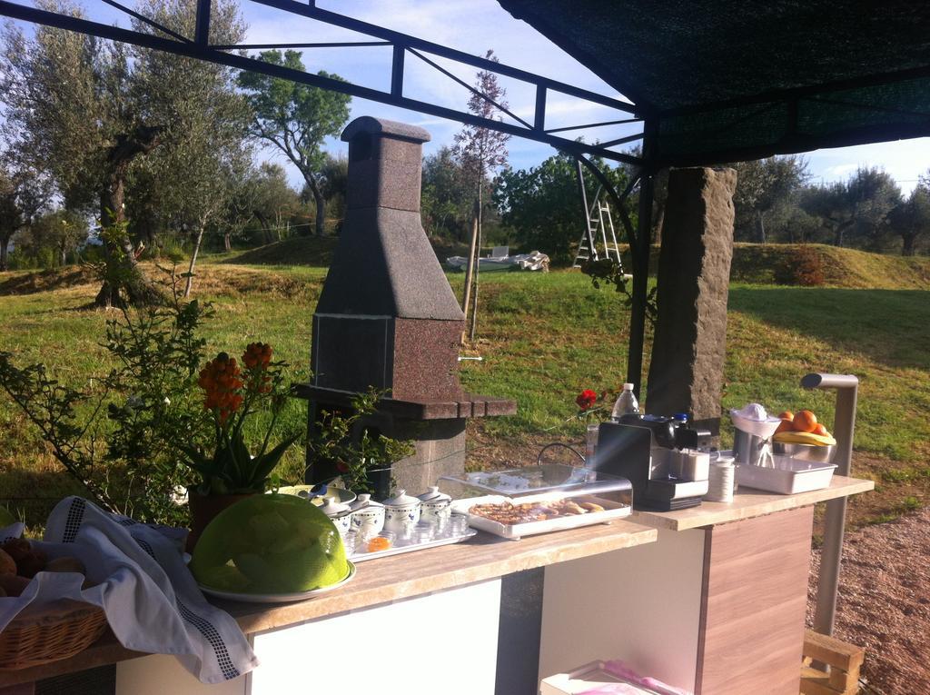 Antico Casale Tiravento Aparthotel Passignano sul Trasimeno Bagian luar foto