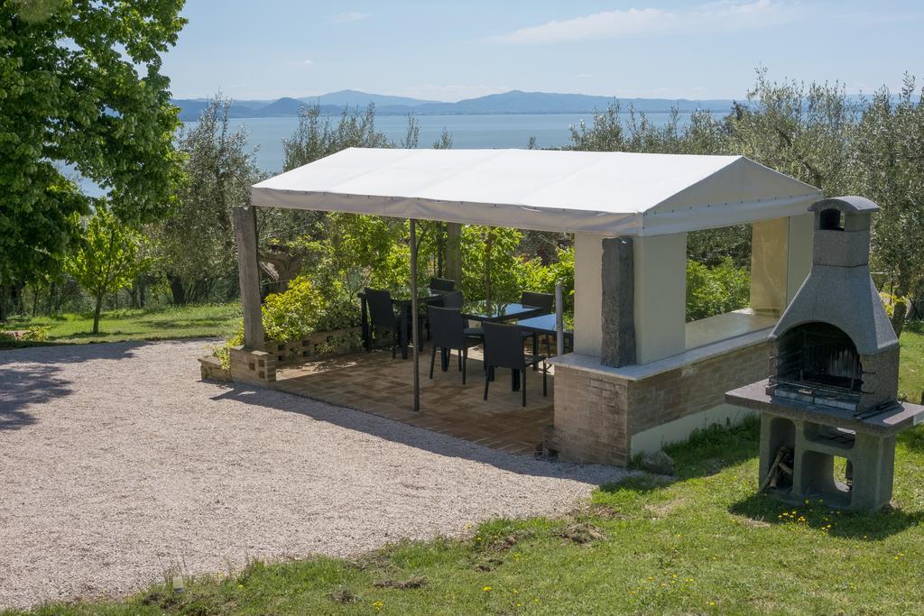 Antico Casale Tiravento Aparthotel Passignano sul Trasimeno Bagian luar foto