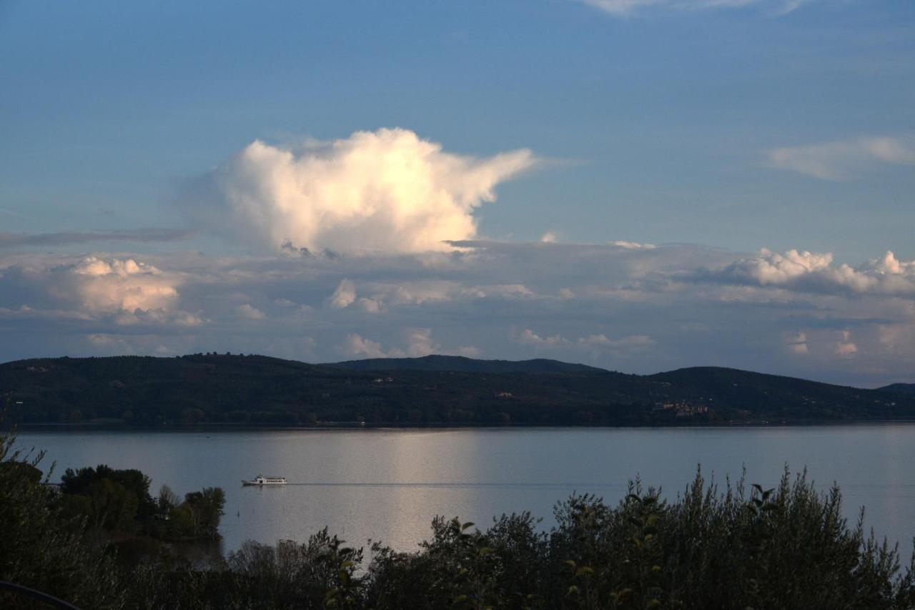 Antico Casale Tiravento Aparthotel Passignano sul Trasimeno Bagian luar foto